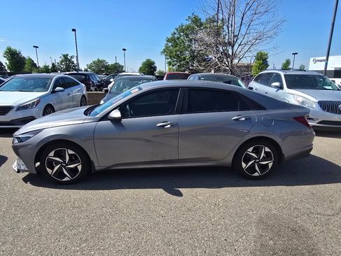 Used 2023 Hyundai Elantra SEL w/ Convenience Package FWD image 2