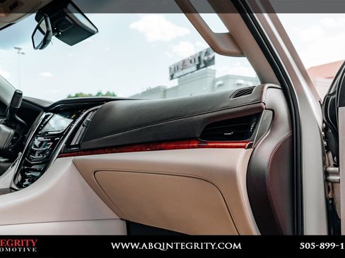 Used 2016 Cadillac Escalade Luxury AWD/4WD image 63