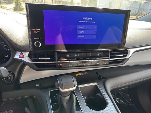 Used 2025 Toyota Sienna XLE w/ XLE Plus Package image 29