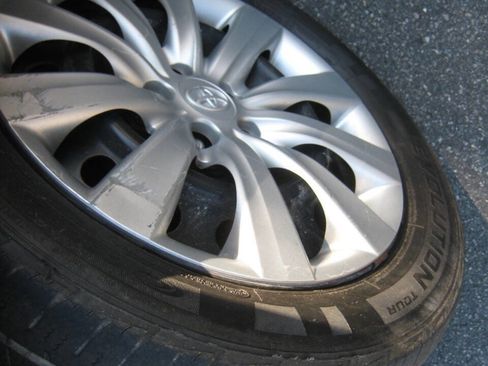 Used 2013 Toyota Corolla LE FWD image 25