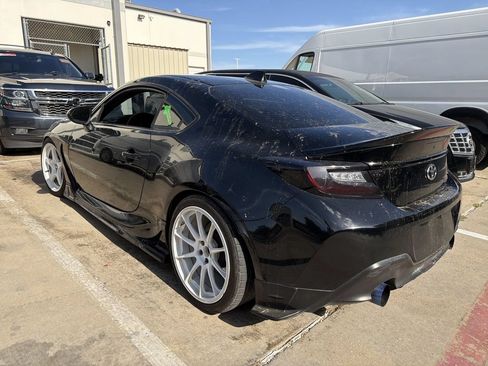Used 2022 Toyota GR86 Premium w/ ALL Weather Mat Package (TMS) RWD image 4