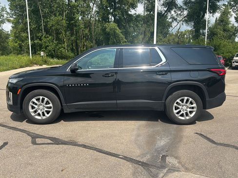 Used 2023 Chevrolet Traverse LS AWD/4WD image 2