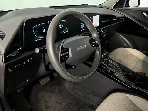 Used 2023 Kia Niro SX image 14