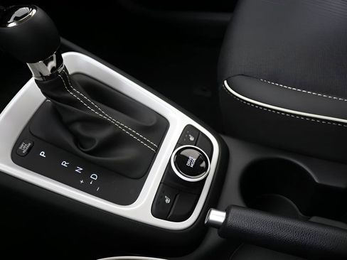 New 2025 Hyundai Venue Limited FWD image 26
