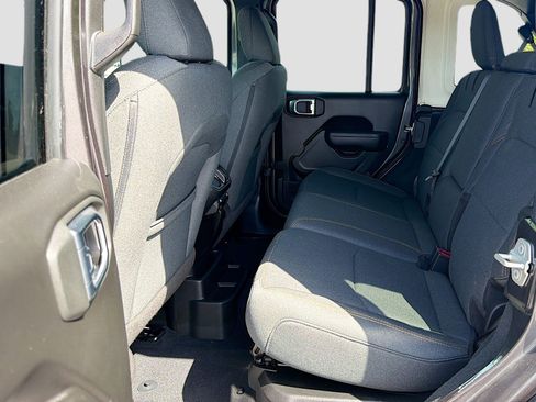 Used 2024 Jeep Wrangler Willys AWD/4WD image 20