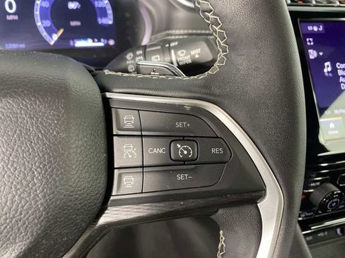 Used 2024 Jeep Grand Cherokee Altitude AWD/4WD image 16