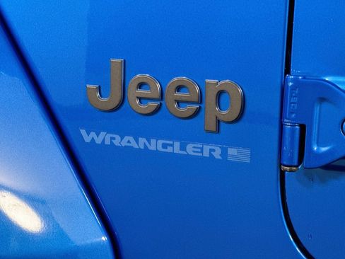 Used 2023 Jeep Wrangler Unlimited Sahara AWD/4WD image 10