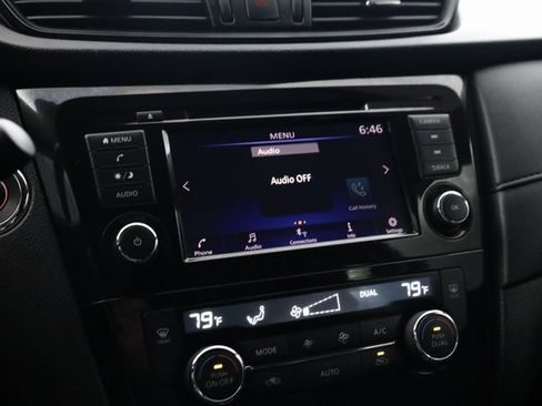 Used 2018 Nissan Rogue SV image 17