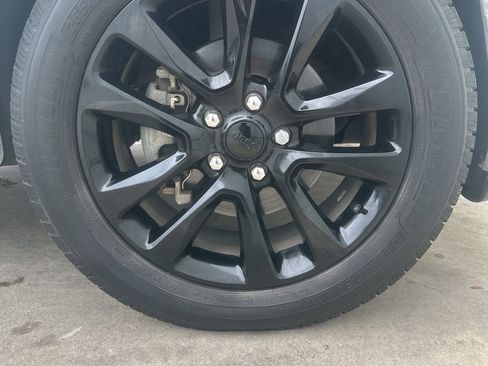 Used 2018 Jeep Grand Cherokee Altitude RWD image 27