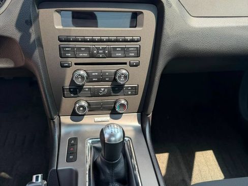 Used 2013 Ford Mustang Coupe RWD image 10
