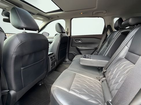 Used 2021 Nissan Rogue Platinum FWD image 18