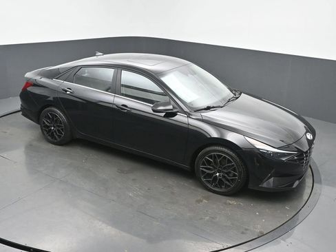 Used 2023 Hyundai Elantra Limited image 44