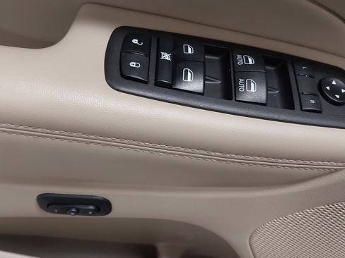 Used 2021 Jeep Grand Cherokee Limited w/ Luxury Group II image 23