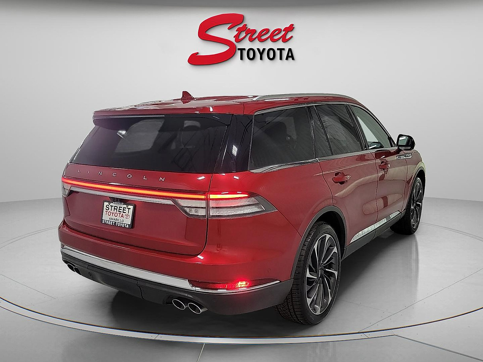 Used 2020 Lincoln Aviator Reserve w/ Equipment Group 202A AWD/4WD image 4