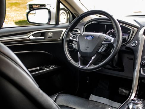 Used 2017 Ford Fusion SE w/ Fusion SE Technology Package AWD/4WD image 36