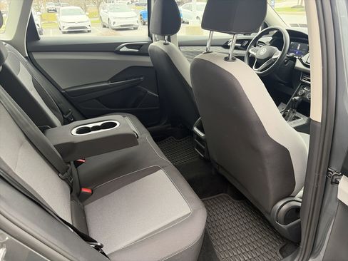 Used 2022 Volkswagen Taos S image 28