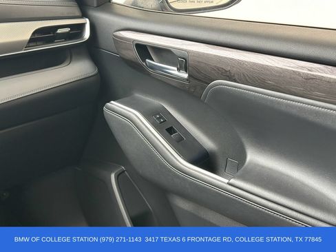 Used 2021 Toyota Highlander Platinum FWD image 29