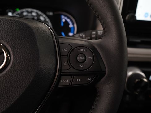 Used 2025 Toyota RAV4 XLE w/ Convenience Package image 28