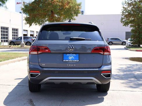 Used 2024 Volkswagen Taos SE w/ MDO Package FWD image 5