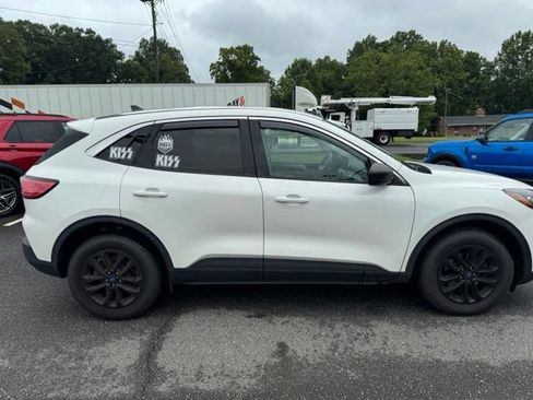 Used 2022 Ford Escape SE w/ Cold Weather Package AWD/4WD image 9