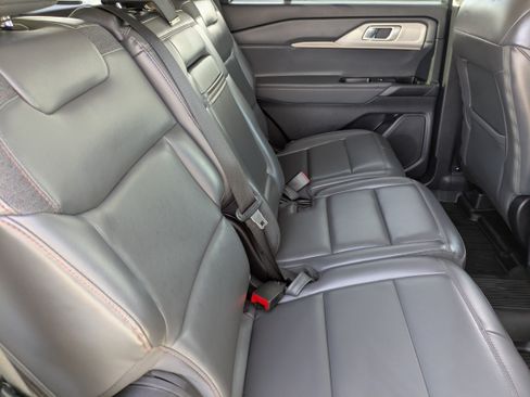Used 2025 Ford Explorer Active w/ Active Comfort Package RWD image 15