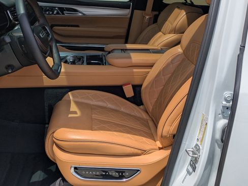 Used 2023 Jeep Grand Wagoneer Series III AWD/4WD image 11
