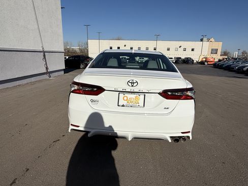 Used 2023 Toyota Camry SE image 4