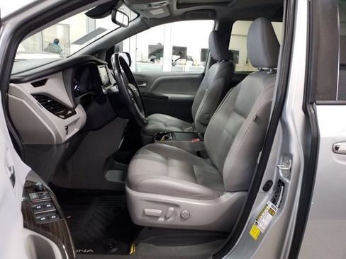 Used 2020 Toyota Sienna XLE image 15