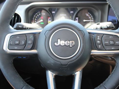 Used 2025 Jeep Wrangler Unlimited Sahara AWD/4WD image 22