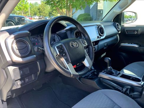 Used 2022 Toyota Tacoma SR5 w/ Technology Package image 17