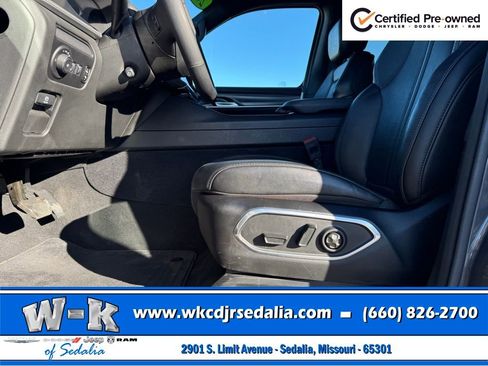 Certified 2024 Jeep Wagoneer Series III AWD/4WD image 10