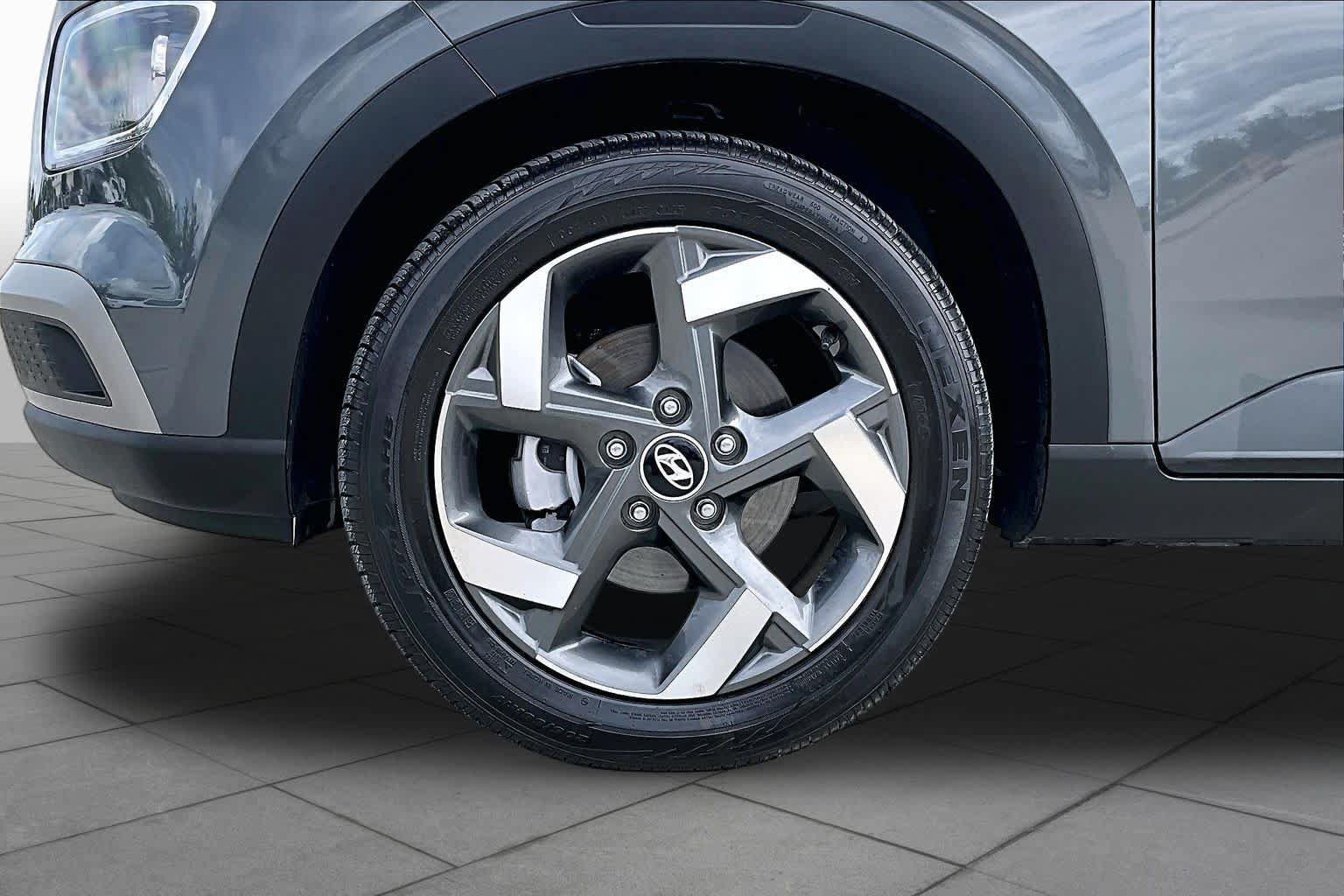 Certified 2026 Hyundai Venue SEL FWD image 11