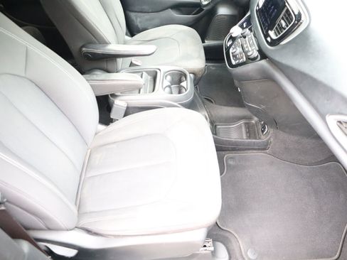 Used 2018 Chrysler Pacifica Touring Plus w/ S Appearance Package FWD image 52