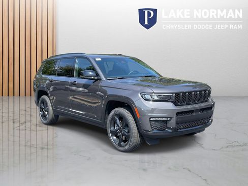 New 2025 Jeep Grand Cherokee Limited w/ Luxury Tech Group II image 2
