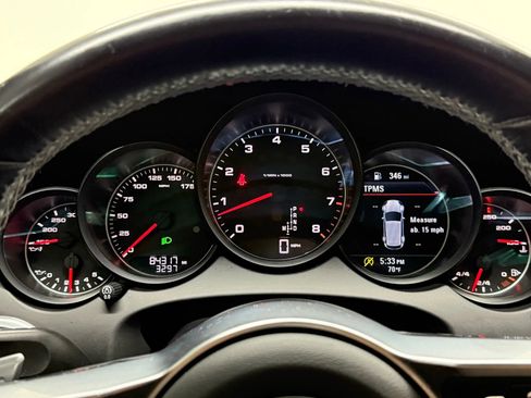 Used 2018 Porsche Cayenne Platinum Edition image 36