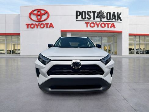 Used 2025 Toyota RAV4 LE AWD/4WD image 3