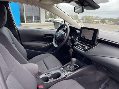Used 2025 Toyota Corolla LE image 28