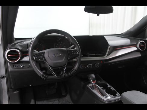 Used 2024 Chevrolet Trax RS w/ Sunroof Package FWD image 6