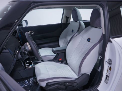 Used 2025 MINI Cooper 2-Door Hardtop image 7