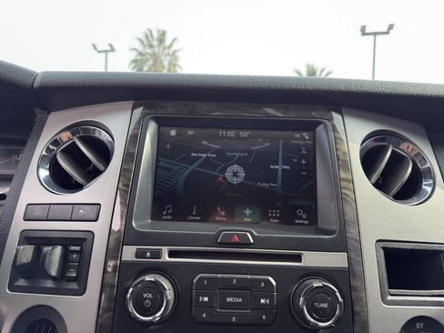 Used 2017 Ford Expedition Limited image 18