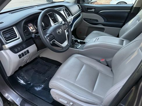 Used 2019 Toyota Highlander Limited image 19