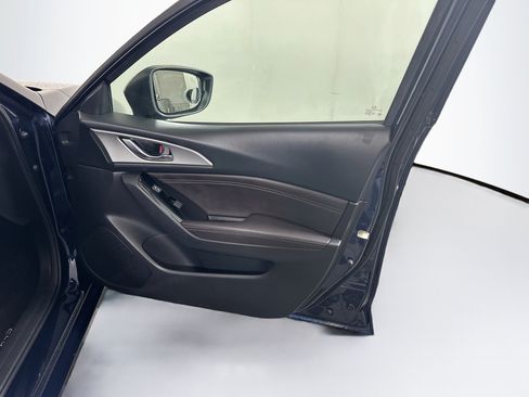 Used 2018 MAZDA MAZDA3 Touring FWD image 31
