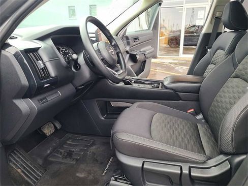 Used 2023 Nissan Pathfinder S image 13