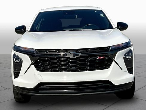 Used 2024 Chevrolet Trax RS w/ Driver Confidence Package FWD image 4