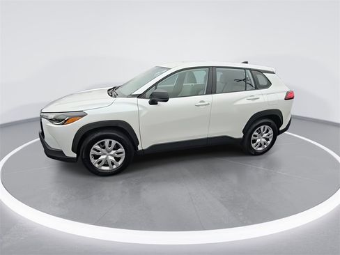 Used 2025 Toyota Corolla Cross L image 4