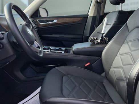 Used 2025 Volkswagen Atlas SE image 19