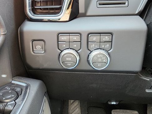 New 2026 GMC Sierra 3500 Denali w/ LPO, Black Badging Package image 22