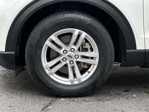 Used 2022 Ford Explorer XLT w/ Equipment Group 202A image 8