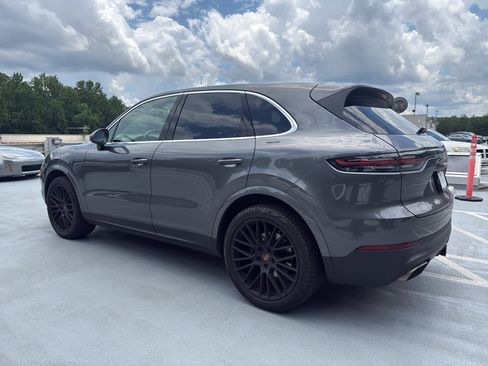 Used 2020 Porsche Cayenne AWD/4WD image 2