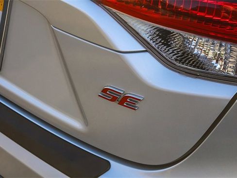 Used 2021 Toyota Corolla SE w/ Carpet Mat Package (TMS) image 12